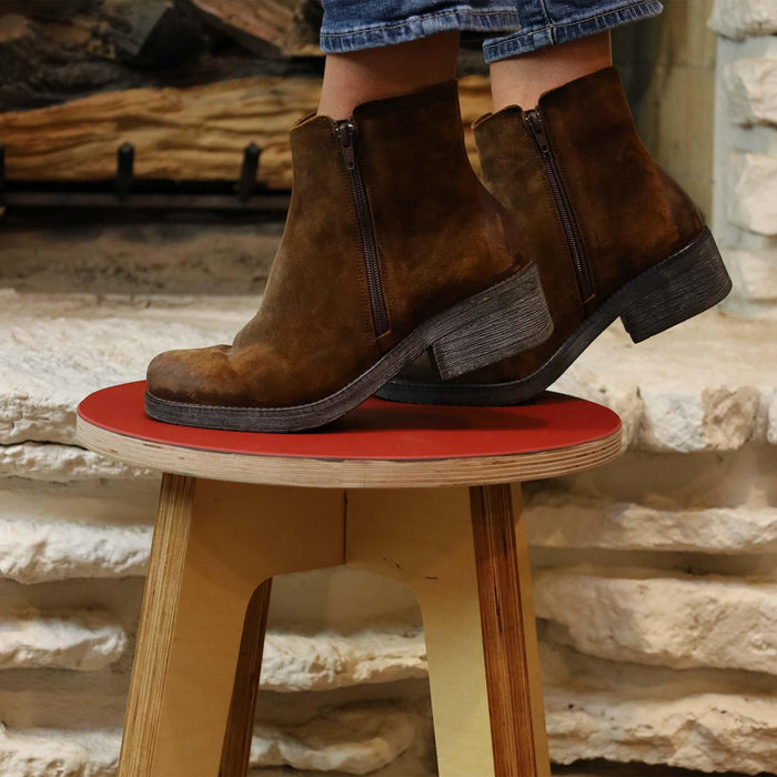 Driftless Stool - Smoke Grey Linoleum Top - Function